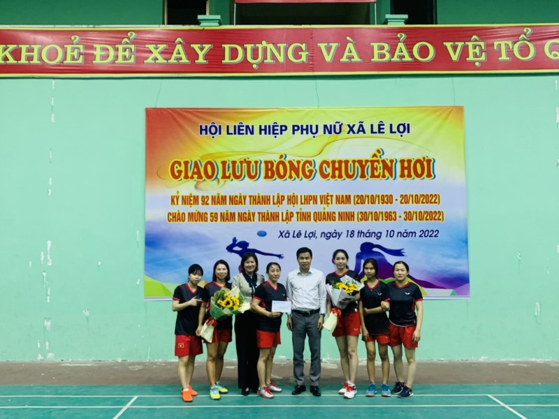 Hội LHPN tổ chức giao lưu bóng chuyền