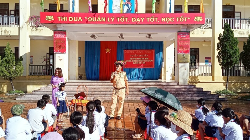 Tuyên truyền ATGT và kỹ năng phòng chống tai nạn đuối nước cho học sinh