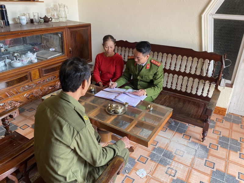 Công an xã Lê Lợi tăng cường kiểm tra cư trú trên địa bàn